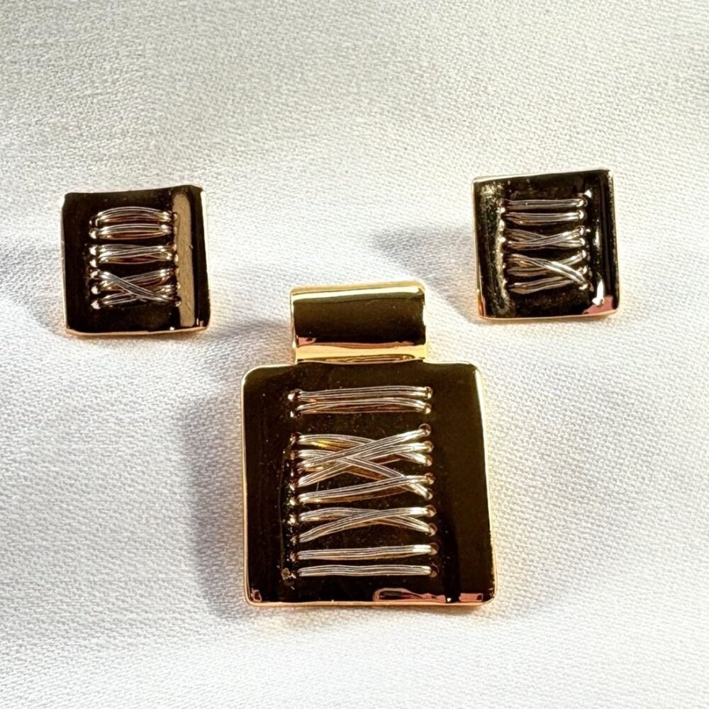 Gold Tone Wire Wrap Style Square Pendant and Earrings Fashion Jewelry Set